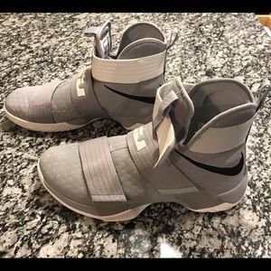 Nike LBJ Soldier 10